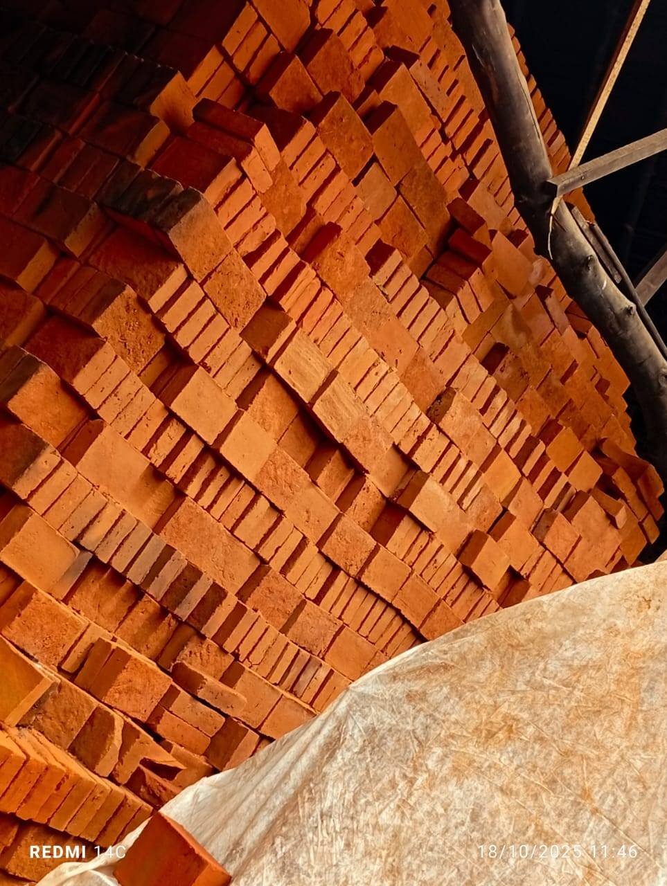 ගඩොල් විකිණීමට මොණරාගල