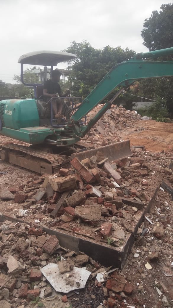 land clearing and demolition Service - Colombo