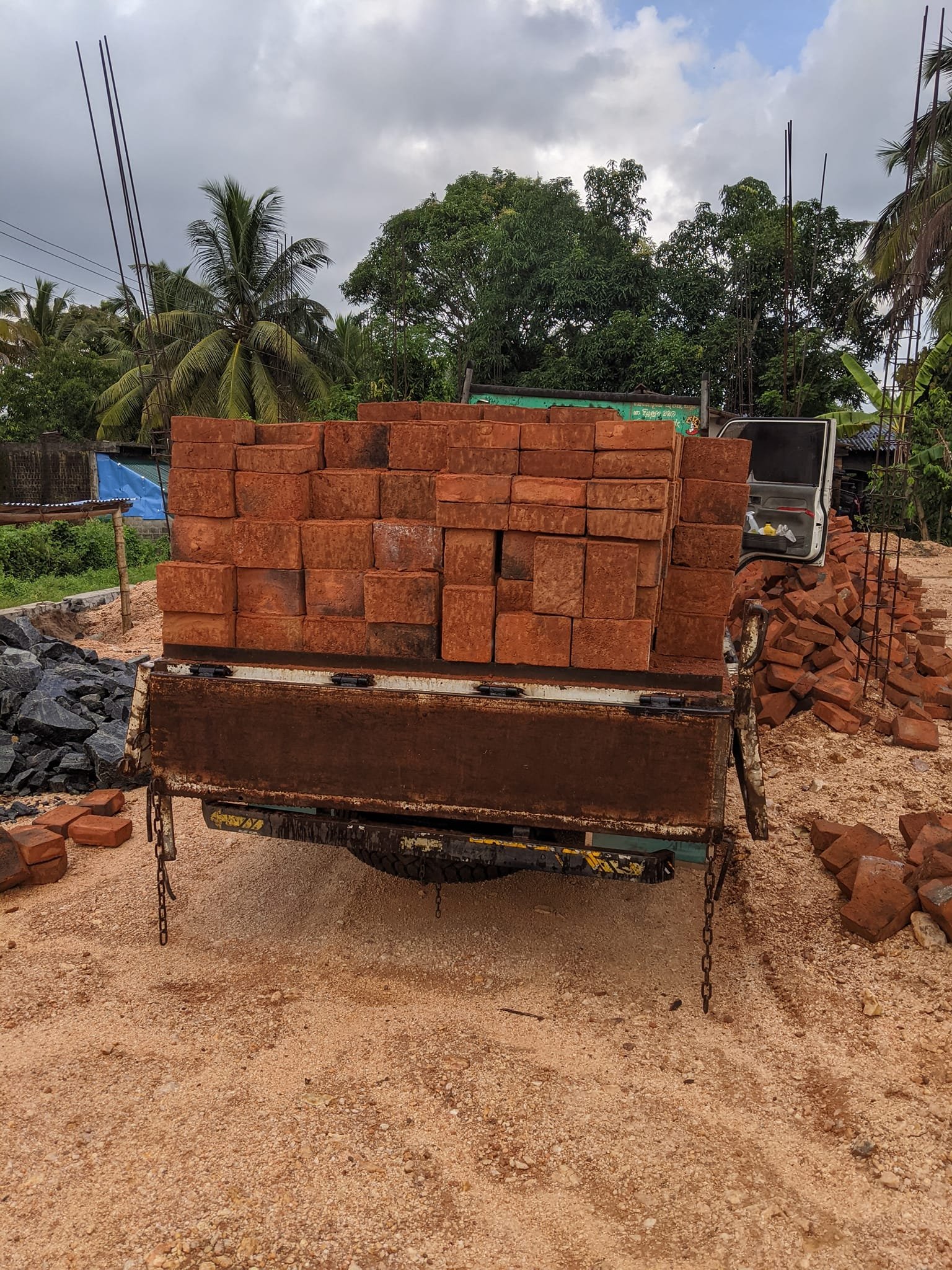 Other image 202508/red-bricks-price-in-rathmalana-wedabima-3e4067b996.jpg