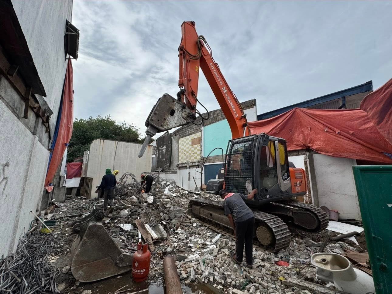 Other image 202509/demolition-works-in-construction-maharagama-wedabima-e05da2cefe.jpg