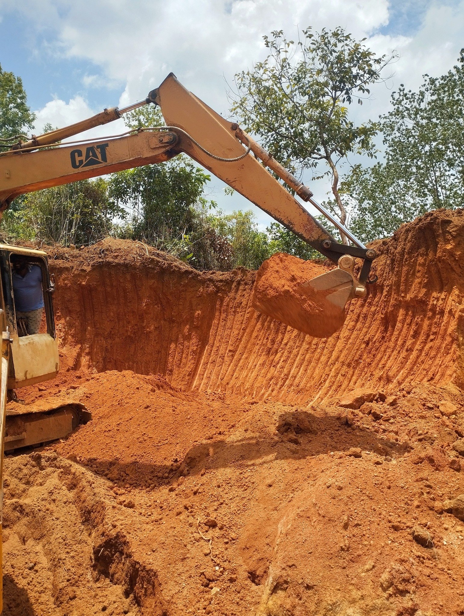 Other image 202509/red-soil-transport-service-in-homagama-wedabima-632040bdf9.jpg